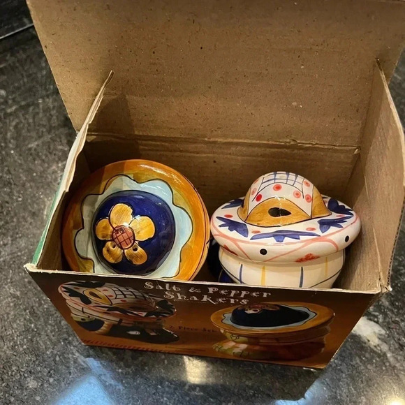 Bright Colorful Sombrero Salt & Pepper Shakers - Picture 8 of 9